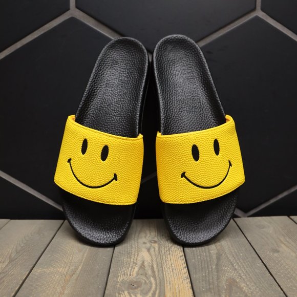 Chinatown Market Mens Chinatown Market Smiley Slide NWB chinatown market | Shoes | Chinatown Market Slides Smiley  main image 4
